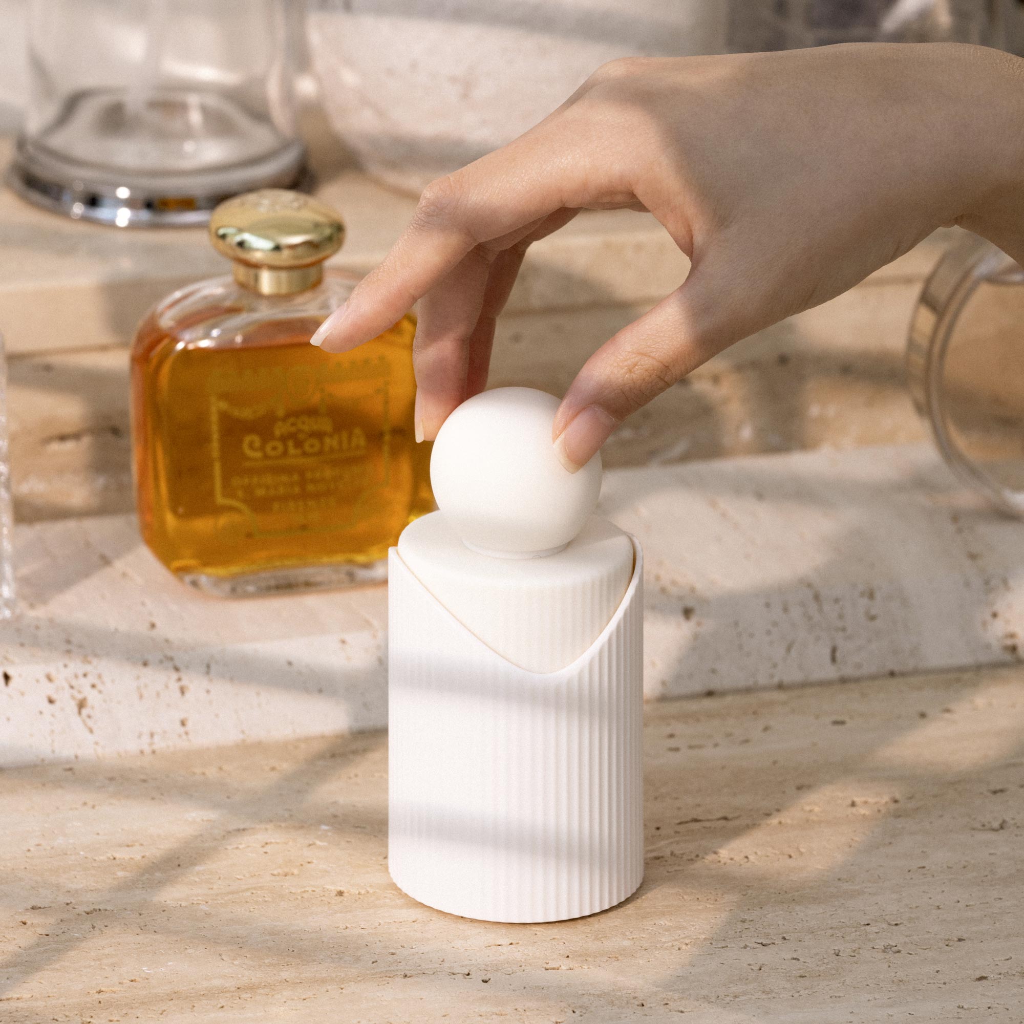 흡입형 바이브레이터의 새 지평을 열다 | 에디터의 로마 퍼퓸 실제 사용 후기